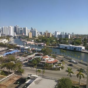 Meet your Posher, Amparo